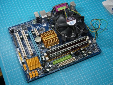 Gigabyte GA-G31M-ES2L