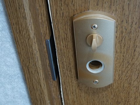 ノブが無いドア